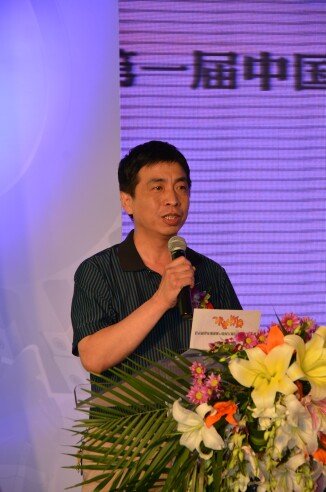 2北京南口軌道交通機(jī)械有限責(zé)任公司齒輪廠廠長(zhǎng)譚建忠開獎(jiǎng)“服務(wù)品牌金獎(jiǎng)（國內(nèi)組）”