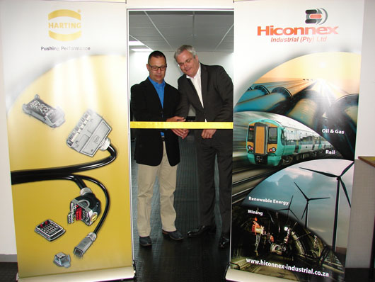 Hiconnex Industrial總經(jīng)理Chris Brand（左）和浩亭技術(shù)集團(tuán)企業(yè)區(qū)域管理總經(jīng)理Bernd Fischer對這一合作關(guān)系感到非常愉快