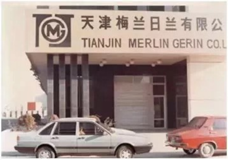 1987年，施耐德電氣在天津成立了第一家合資工廠