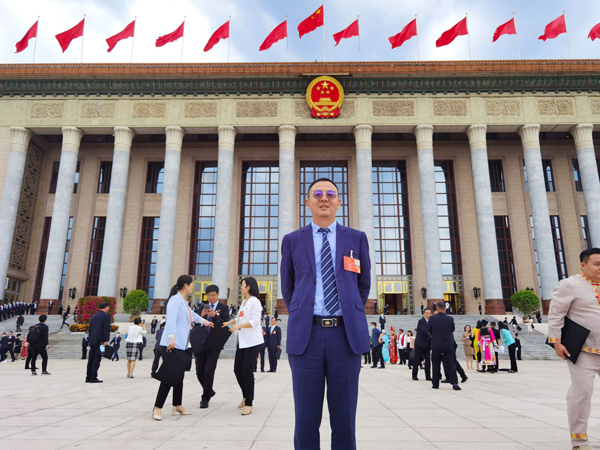 全國(guó)人大代表，特變電工衡陽(yáng)變壓器有限公司黨委書記、總經(jīng)理種衍民