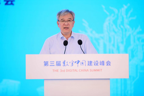 中控科技集團創(chuàng)始人、寧波工業(yè)互聯(lián)網(wǎng)研究院創(chuàng)始人、院長褚健教授