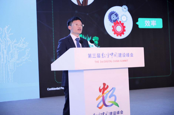 施耐德電氣（中國）有限公司副總裁過程自動化業(yè)務(wù)中國區(qū)負責(zé)人何林