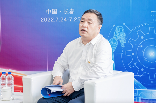 中國(guó)一汽黨委常委、副總經(jīng)理雷平先生接受媒體采訪