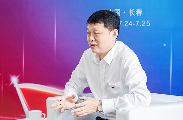 中國(guó)一汽工程與生產(chǎn)物流部副總經(jīng)理/中國(guó)一汽制造技術(shù)學(xué)會(huì)副會(huì)長(zhǎng)兼秘書長(zhǎng)張曉勝先生接受媒體采訪