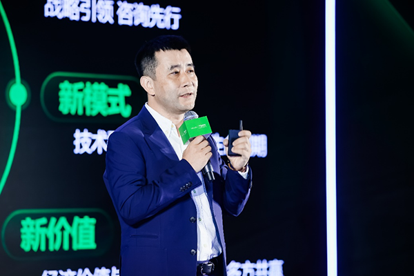 施耐德電氣高級副總裁、戰(zhàn)略與業(yè)務(wù)發(fā)展中國區(qū)負(fù)責(zé)人熊宜致辭